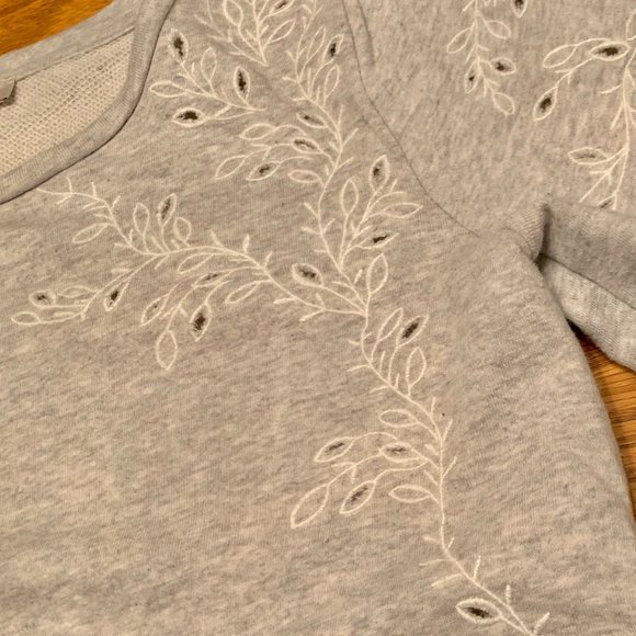 "LOFT" delicately decorated grey sweatshirt-like top, M - Picture 6 of 13